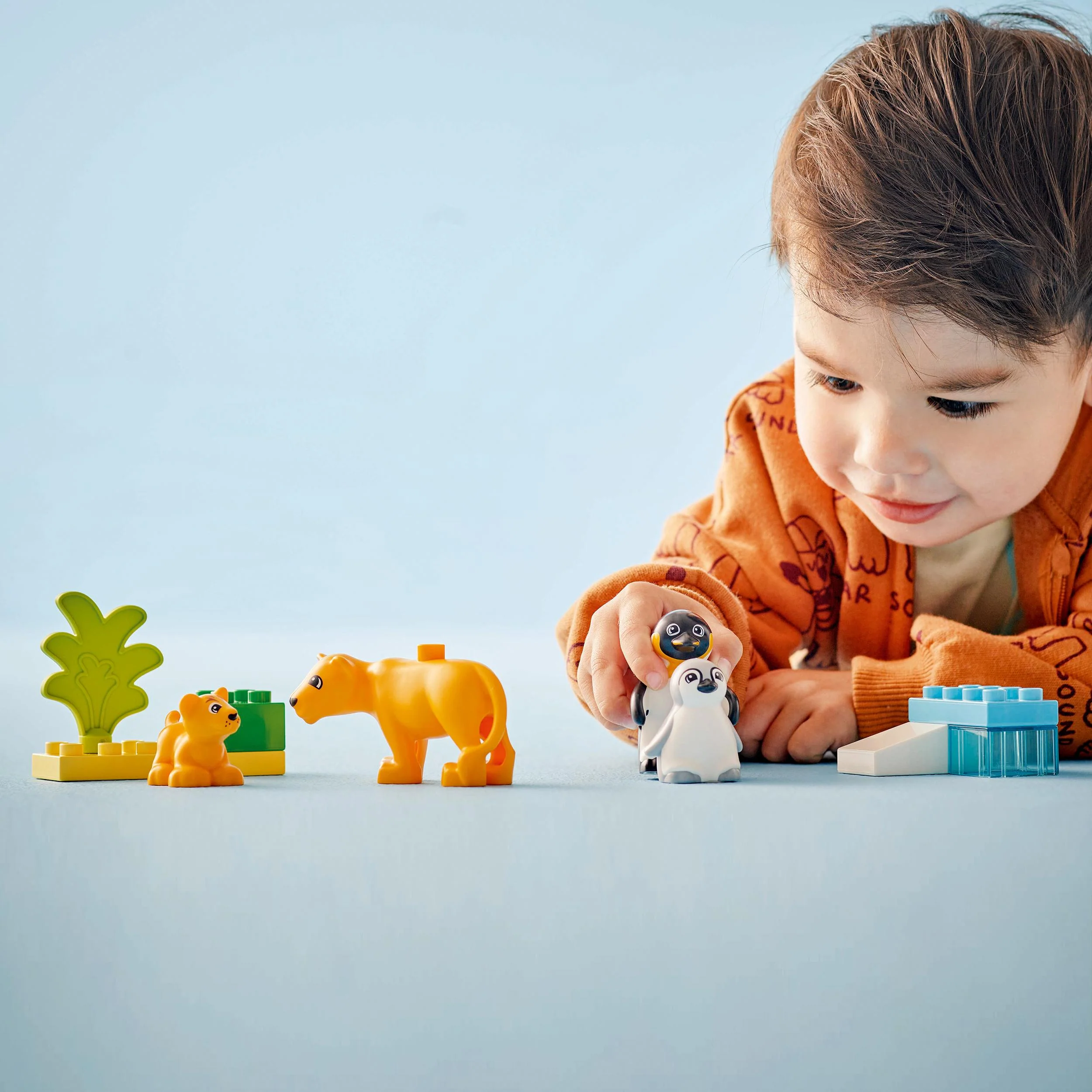 LEGO 10442 DUPLO Wild Animal Families: Penguins & Lions - Image 6