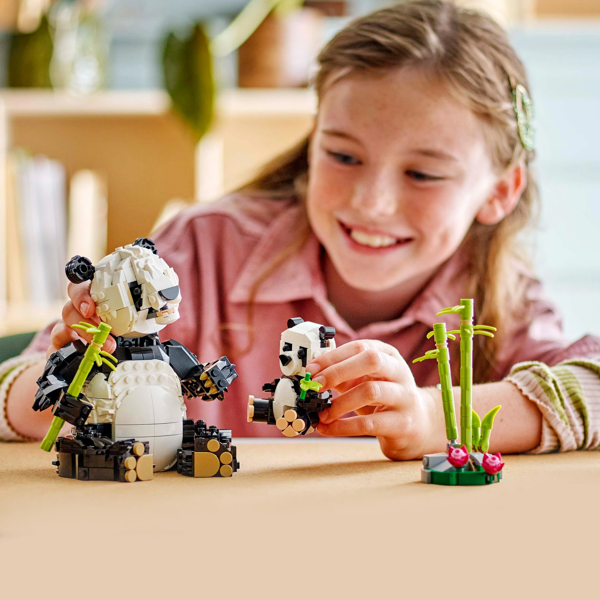 LEGO 31165 Creator 3in1 Wild Animals: Panda Family - Image 7