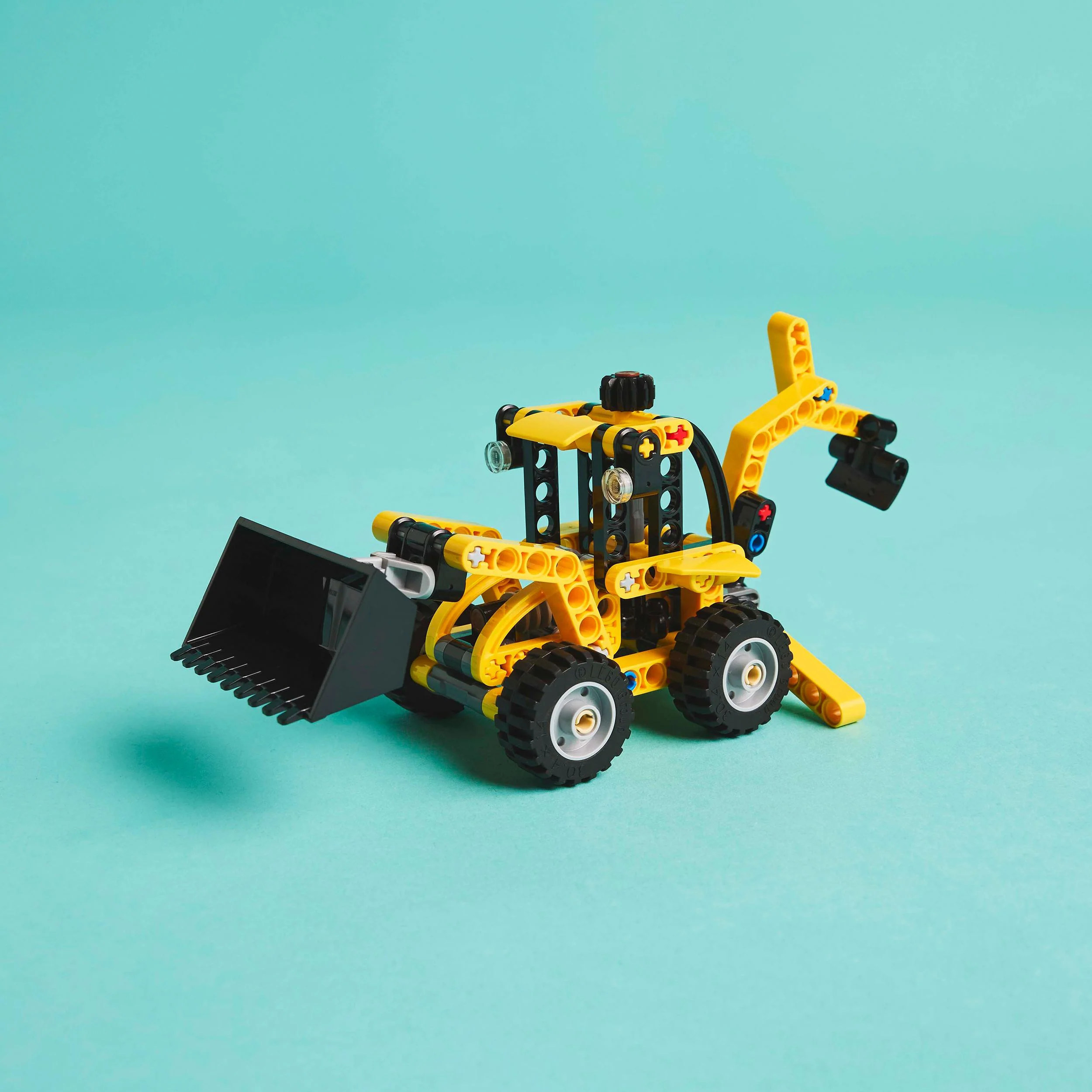 LEGO 42197 Technic Backhoe Loader Construction Vehicle - Image 5