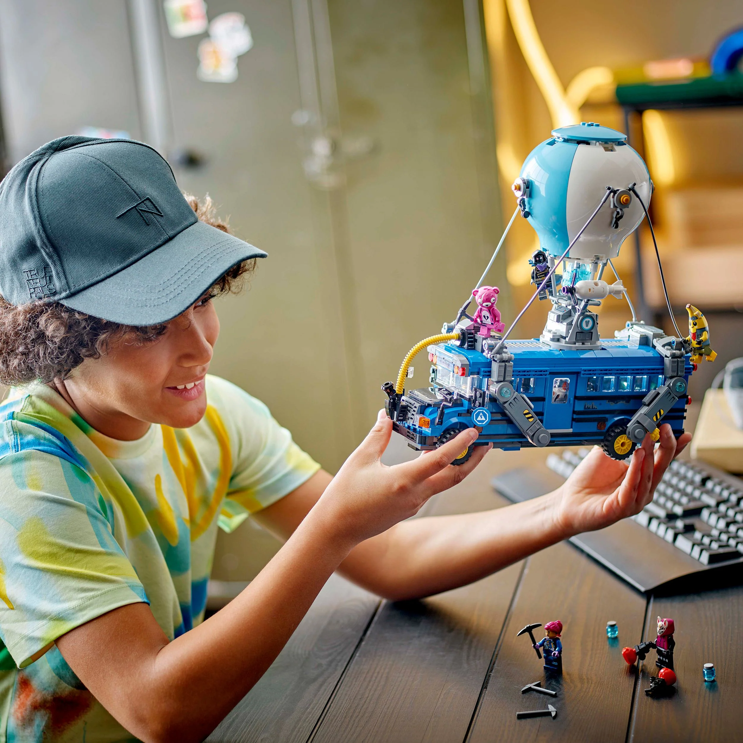 LEGO 77073 Fortnite Battle Bus Video Game Toy with Characters - Image 7